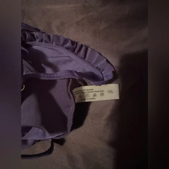 Woman bathing suit - Picture 4 of 4